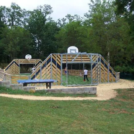 Camping Confortable Avec Terrasse - 4 Personnes - Api-1-52-186