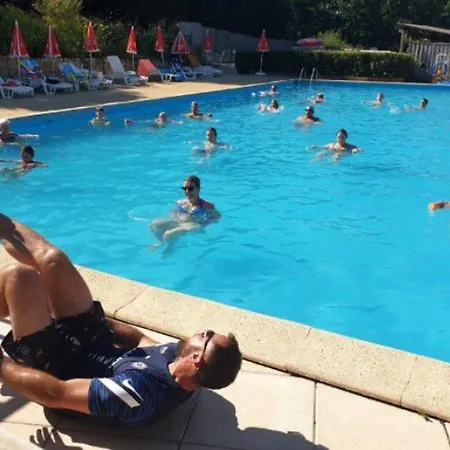 Confortable Avec Terrasse - 4 Personnes - Api-1-52-186 * Salles (Lot-et-Garonne)